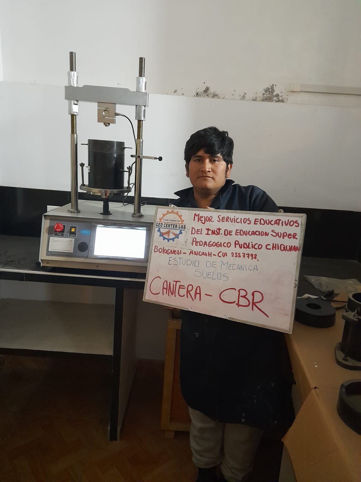 Estudio geotécnico en cantera con equipo CBR