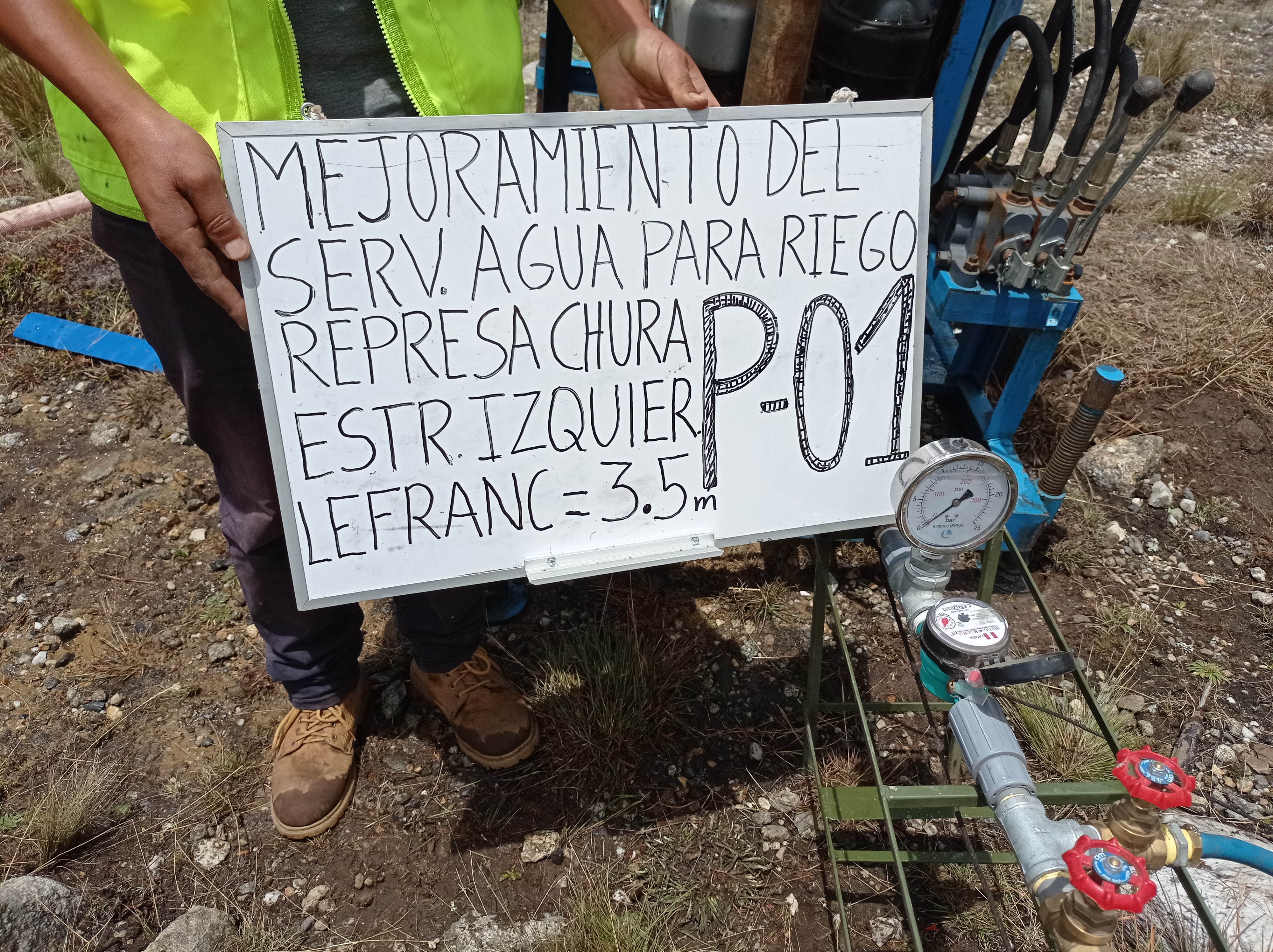 Muestra de agua de represa para análisis