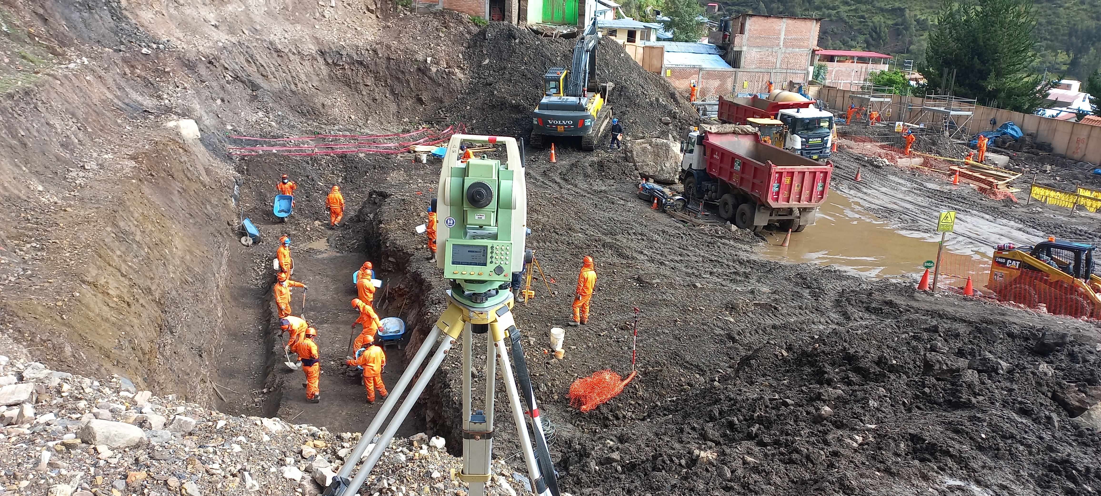 Equipo topográfico en campo
